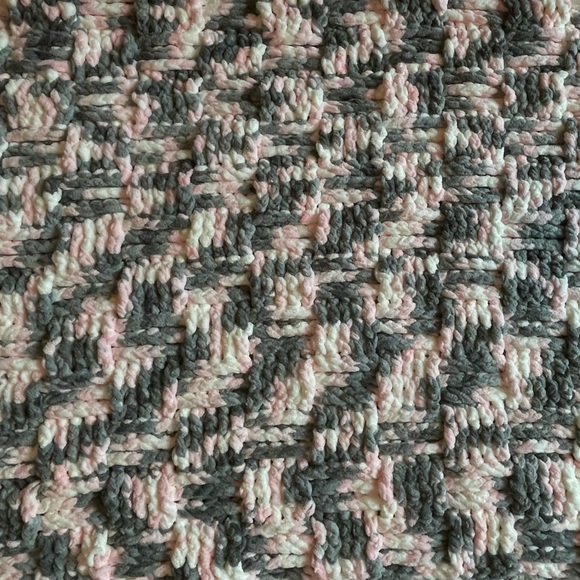 Handmade crochet baby blanket (pink/gray/white basket weave) - Picture 4 of 4